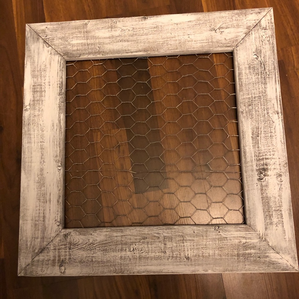 Chicken wire earring holder